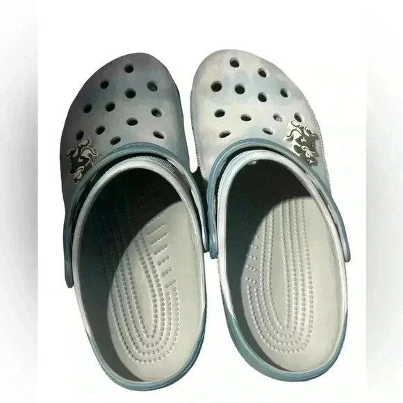 Disney Parks Mickey Mouse Crocs Limited Edition 2022, W11 M 9 - Picture 3 of 6